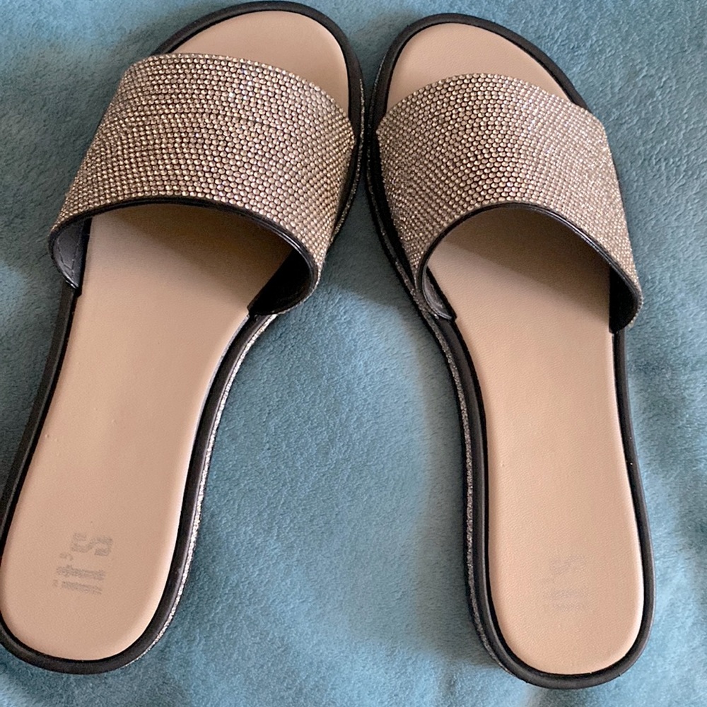 Black sandals with sliver diamonds size 8 from its fashion